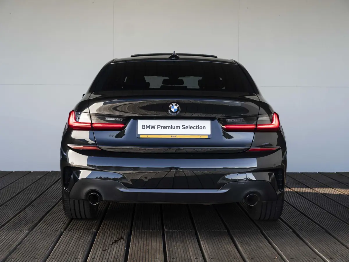 318i | M Sportpakket | 19 inch | Sportstoelen | Cruise Control | M Sportonderstel | Executive Edition