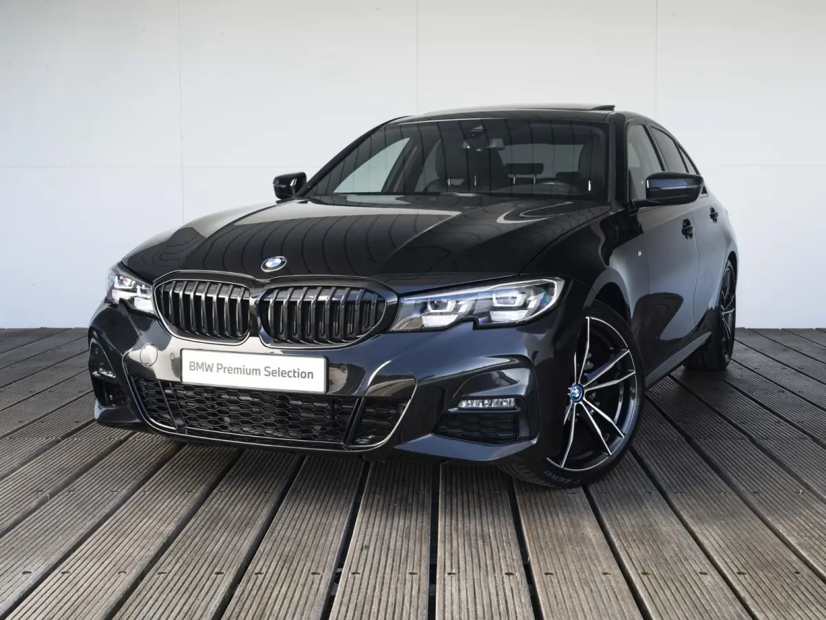 318i | M Sportpakket | 19 inch | Sportstoelen | Cruise Control | M Sportonderstel | Executive Edition