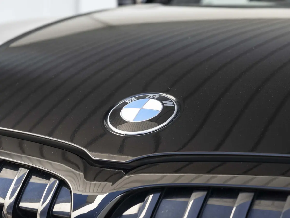 318i | M Sportpakket | 19 inch | Sportstoelen | Cruise Control | M Sportonderstel | Executive Edition
