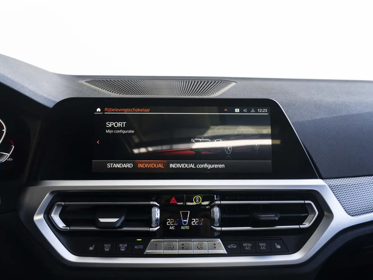 318i | M Sportpakket | 19 inch | Sportstoelen | Cruise Control | M Sportonderstel | Executive Edition