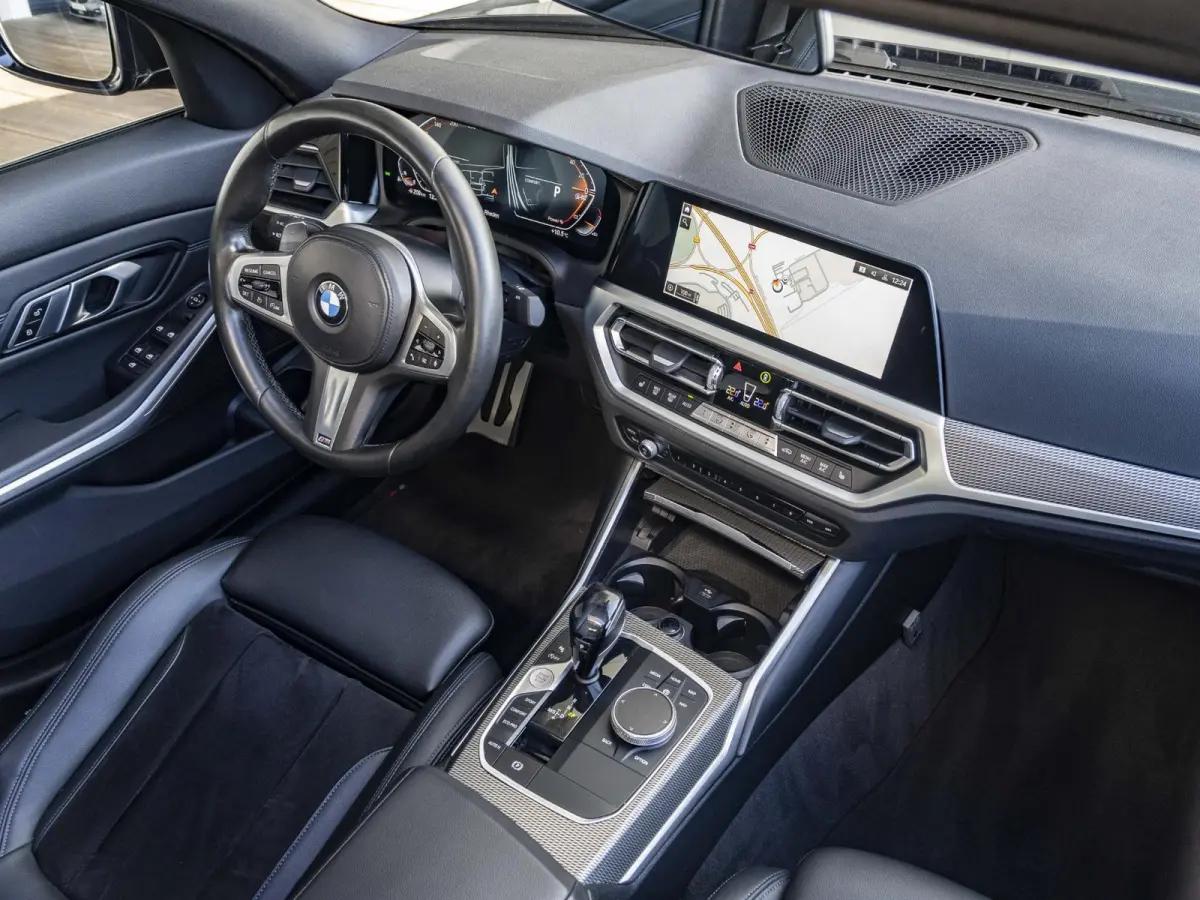 318i | M Sportpakket | 19 inch | Sportstoelen | Cruise Control | M Sportonderstel | Executive Edition