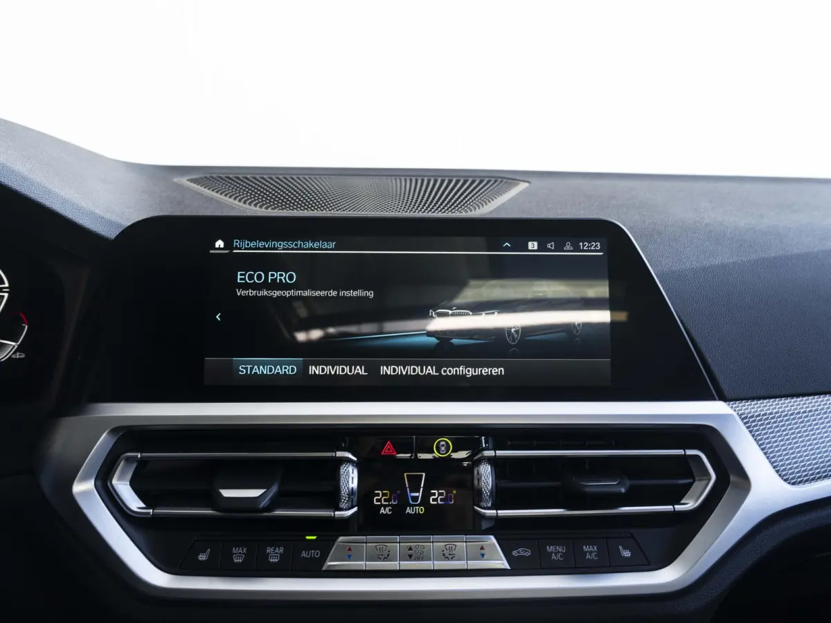 318i | M Sportpakket | 19 inch | Sportstoelen | Cruise Control | M Sportonderstel | Executive Edition