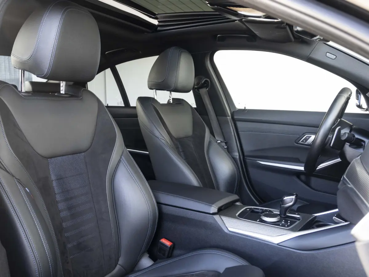 318i | M Sportpakket | 19 inch | Sportstoelen | Cruise Control | M Sportonderstel | Executive Edition