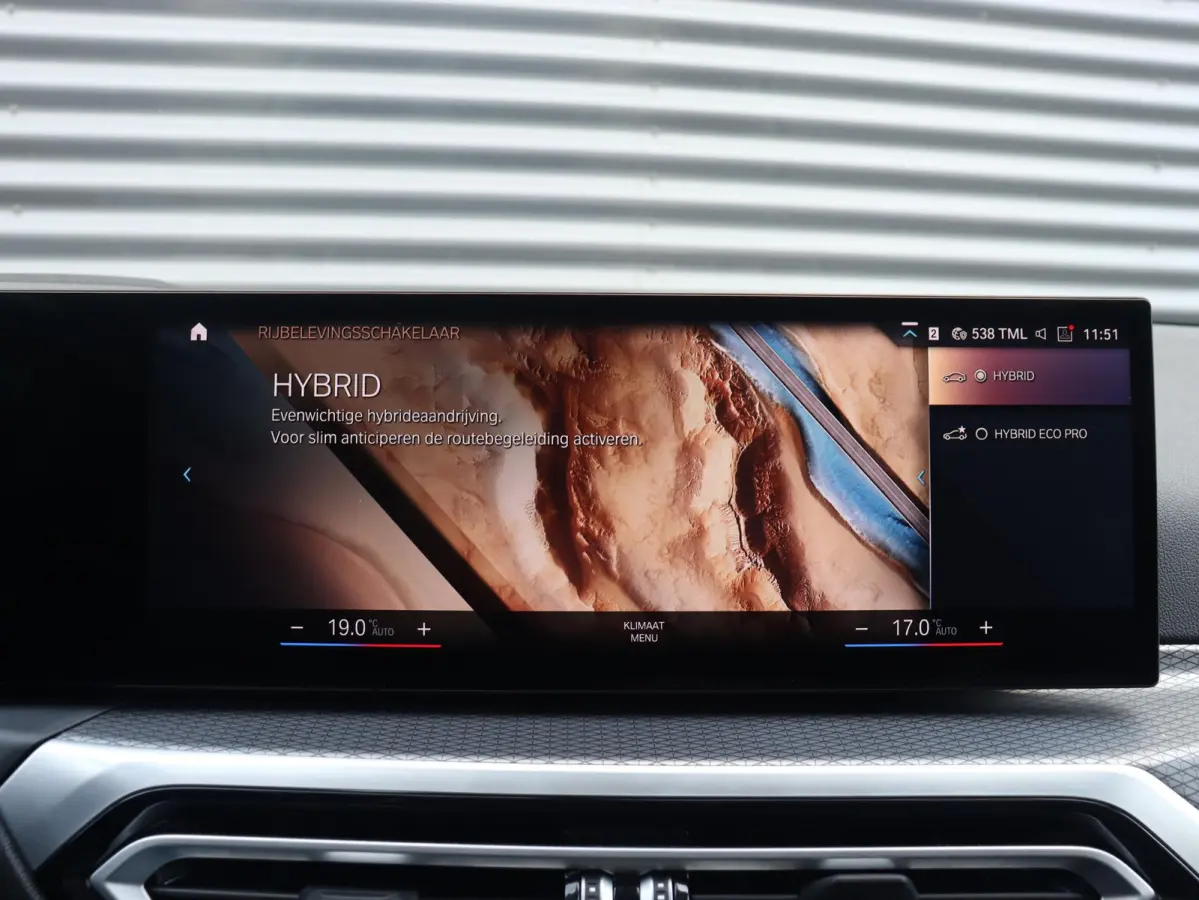 330e | SoH 87% | M Sportpakket | Panodak | Head-Up | Trekhaak | Harman Kardon | Elektr. Stoelen | Adaptive Cruise Control | Adaptief Onderstel | 19'' LMV
