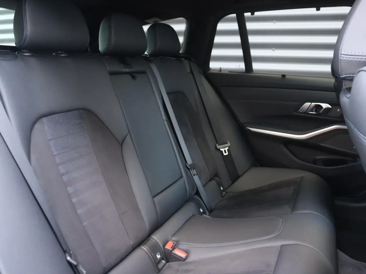 330e | SoH 87% | M Sportpakket | Panodak | Head-Up | Trekhaak | Harman Kardon | Elektr. Stoelen | Adaptive Cruise Control | Adaptief Onderstel | 19'' LMV