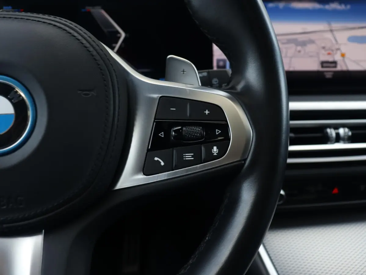 330e | SoH 87% | M Sportpakket | Panodak | Head-Up | Trekhaak | Harman Kardon | Elektr. Stoelen | Adaptive Cruise Control | Adaptief Onderstel | 19'' LMV