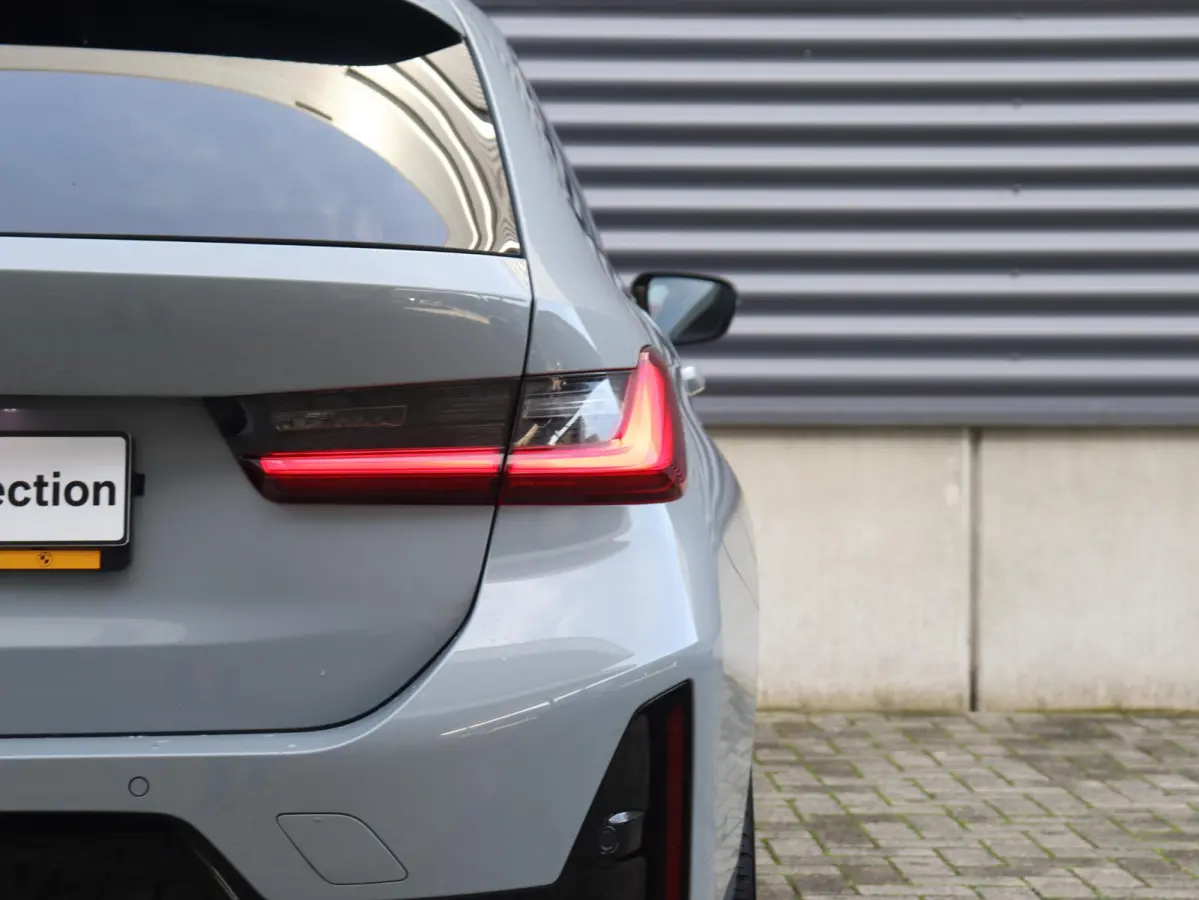 330e | SoH 87% | M Sportpakket | Panodak | Head-Up | Trekhaak | Harman Kardon | Elektr. Stoelen | Adaptive Cruise Control | Adaptief Onderstel | 19'' LMV