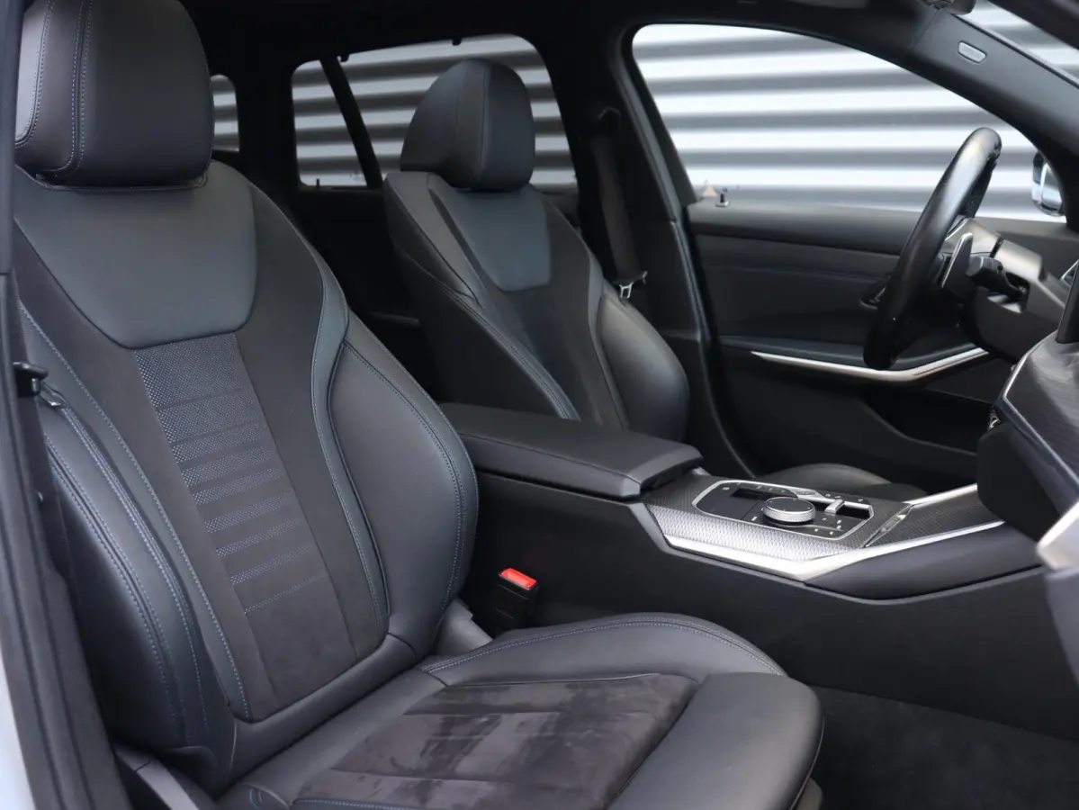 330e | SoH 87% | M Sportpakket | Panodak | Head-Up | Trekhaak | Harman Kardon | Elektr. Stoelen | Adaptive Cruise Control | Adaptief Onderstel | 19'' LMV