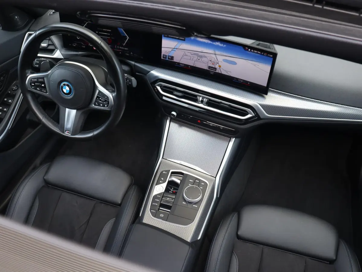 330e | SoH 87% | M Sportpakket | Panodak | Head-Up | Trekhaak | Harman Kardon | Elektr. Stoelen | Adaptive Cruise Control | Adaptief Onderstel | 19'' LMV