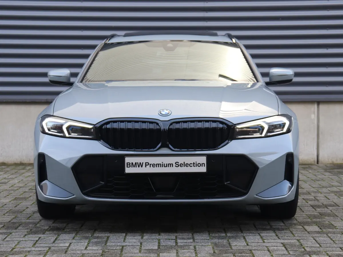 330e | SoH 87% | M Sportpakket | Panodak | Head-Up | Trekhaak | Harman Kardon | Elektr. Stoelen | Adaptive Cruise Control | Adaptief Onderstel | 19'' LMV