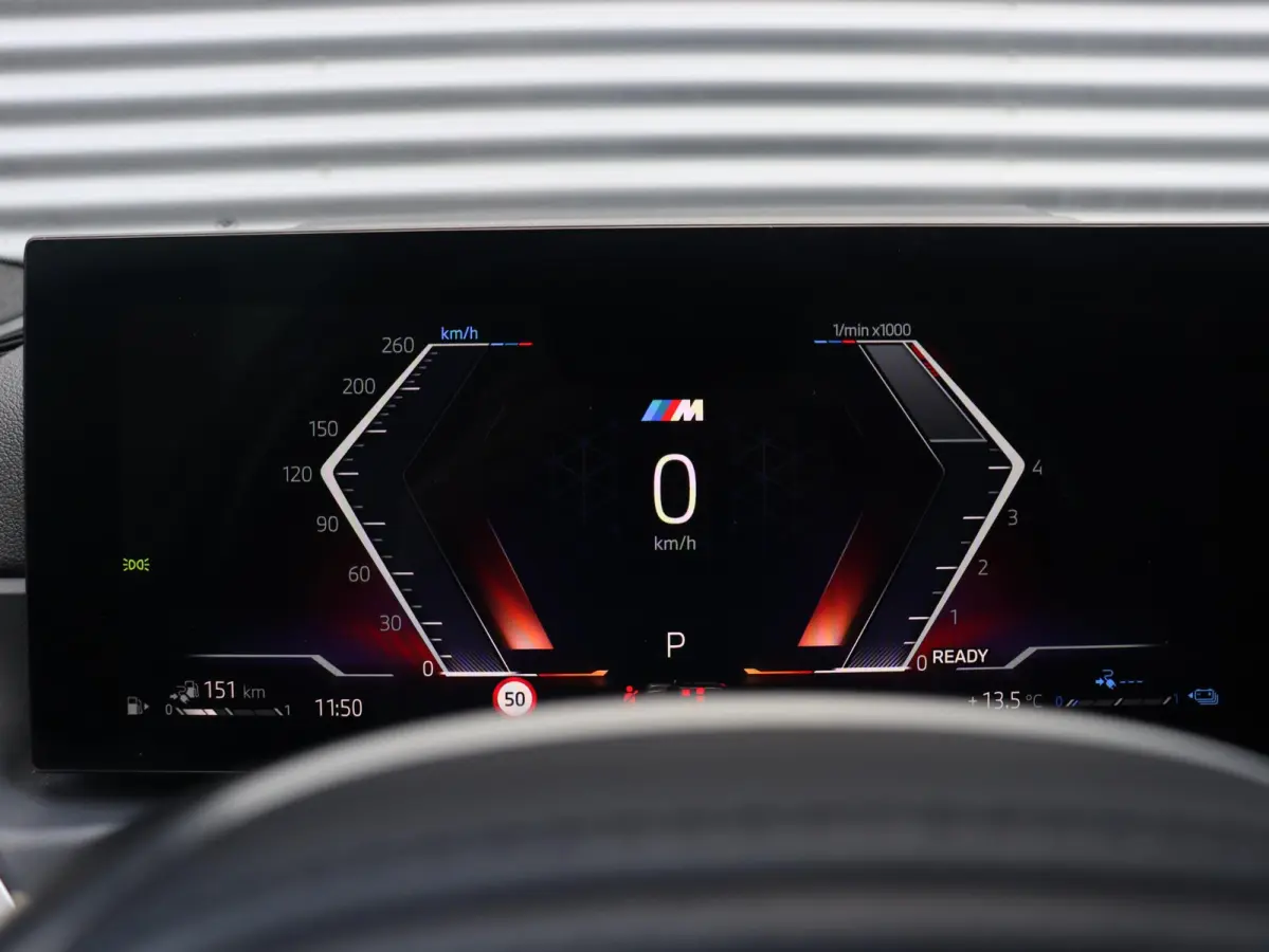 330e | SoH 87% | M Sportpakket | Panodak | Head-Up | Trekhaak | Harman Kardon | Elektr. Stoelen | Adaptive Cruise Control | Adaptief Onderstel | 19'' LMV