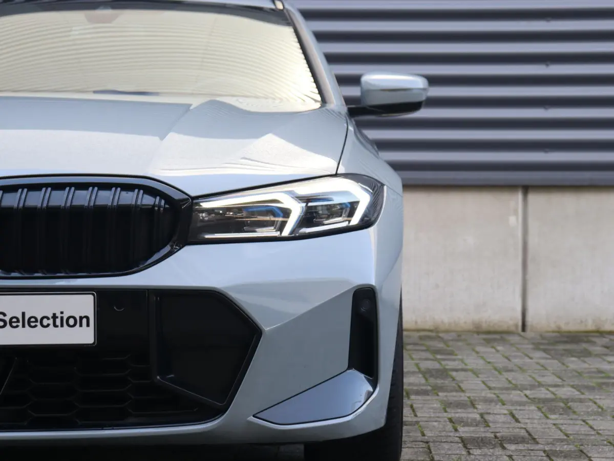 330e | SoH 87% | M Sportpakket | Panodak | Head-Up | Trekhaak | Harman Kardon | Elektr. Stoelen | Adaptive Cruise Control | Adaptief Onderstel | 19'' LMV