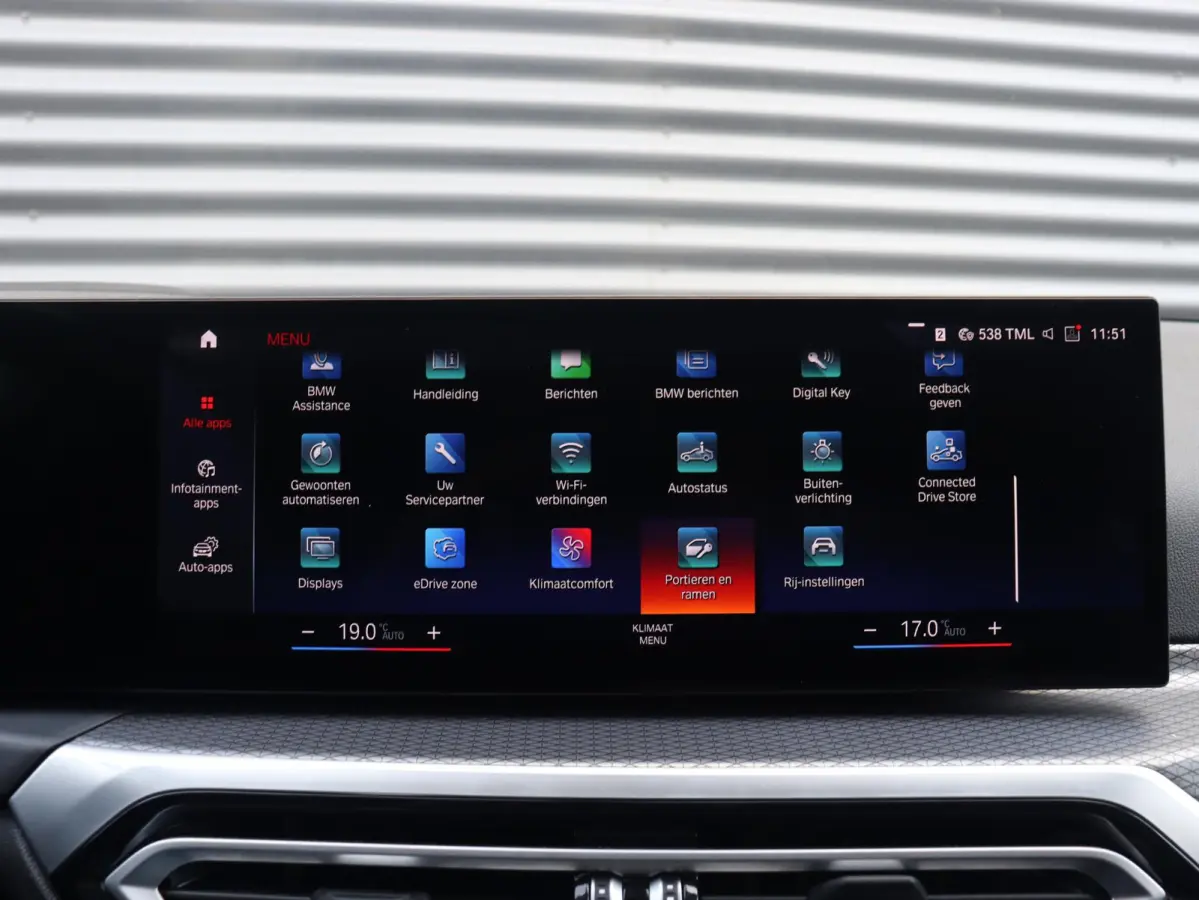 330e | SoH 87% | M Sportpakket | Panodak | Head-Up | Trekhaak | Harman Kardon | Elektr. Stoelen | Adaptive Cruise Control | Adaptief Onderstel | 19'' LMV