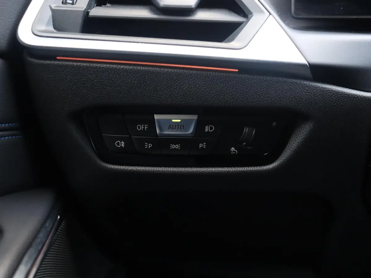 330e | SoH 87% | M Sportpakket | Panodak | Head-Up | Trekhaak | Harman Kardon | Elektr. Stoelen | Adaptive Cruise Control | Adaptief Onderstel | 19'' LMV