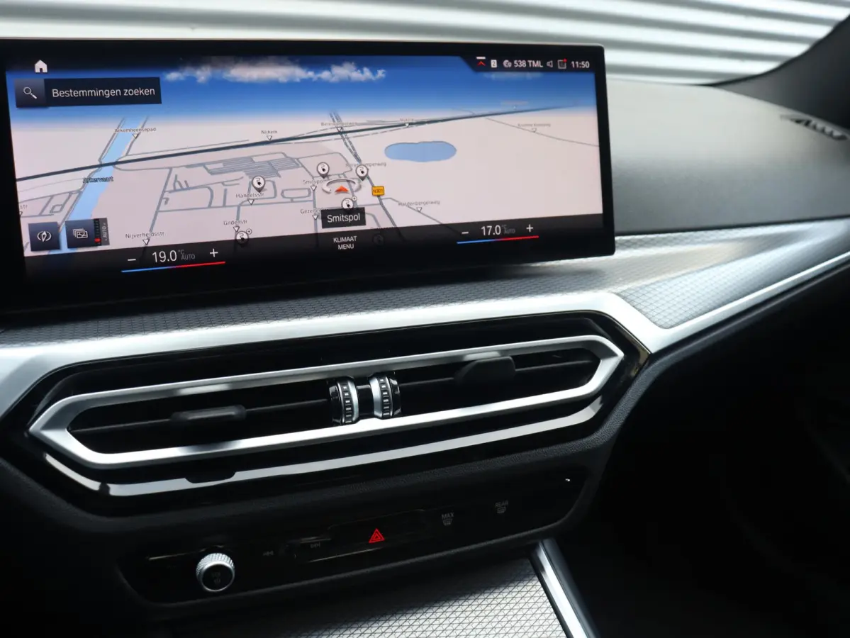 330e | SoH 87% | M Sportpakket | Panodak | Head-Up | Trekhaak | Harman Kardon | Elektr. Stoelen | Adaptive Cruise Control | Adaptief Onderstel | 19'' LMV