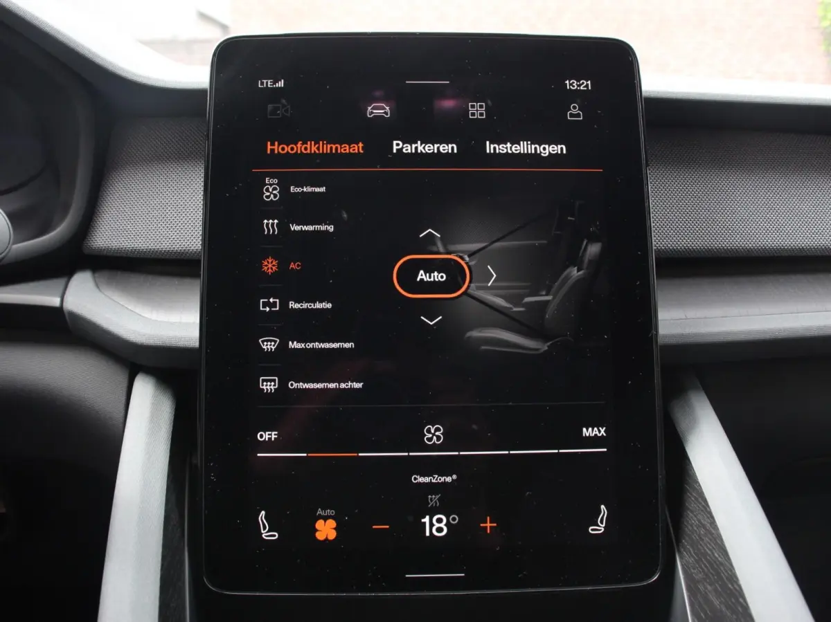 Long Range Single Motor 78 kWh Climate control Cruise control Panoramadak Parkeersensoren + Camera Voorstoelen verwarmd Apple Carplay/ Android Auto
