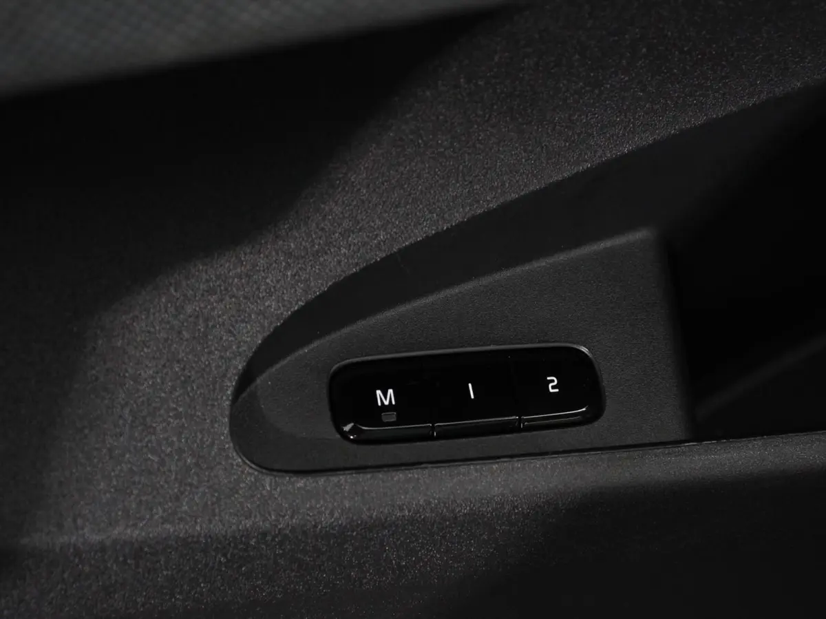 Long Range Single Motor 78 kWh Climate control Cruise control Panoramadak Parkeersensoren + Camera Voorstoelen verwarmd Apple Carplay/ Android Auto