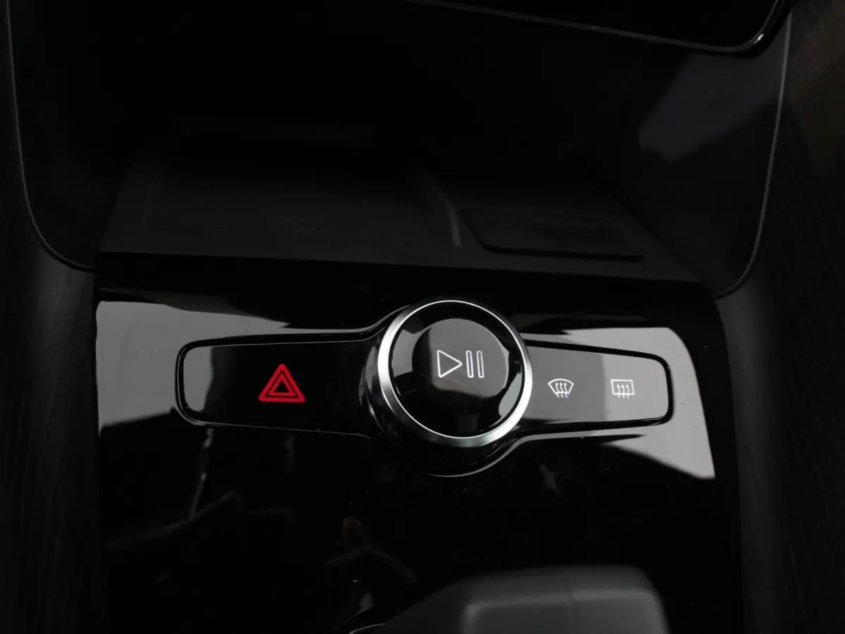 Long Range Single Motor 78 kWh Climate control Cruise control Panoramadak Parkeersensoren + Camera Voorstoelen verwarmd Apple Carplay/ Android Auto