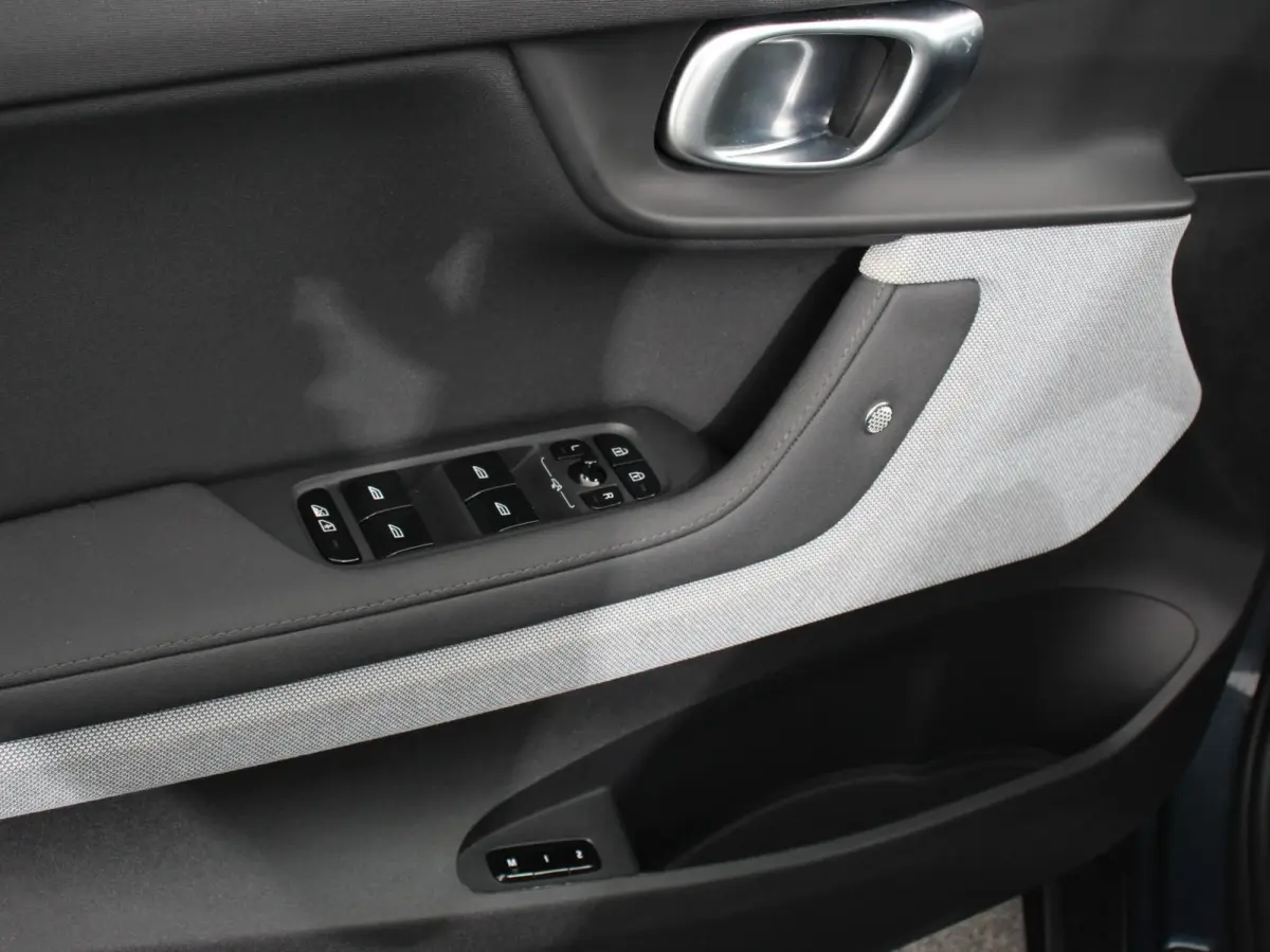 Long Range Single Motor 78 kWh Climate control Cruise control Panoramadak Parkeersensoren + Camera Voorstoelen verwarmd Apple Carplay/ Android Auto