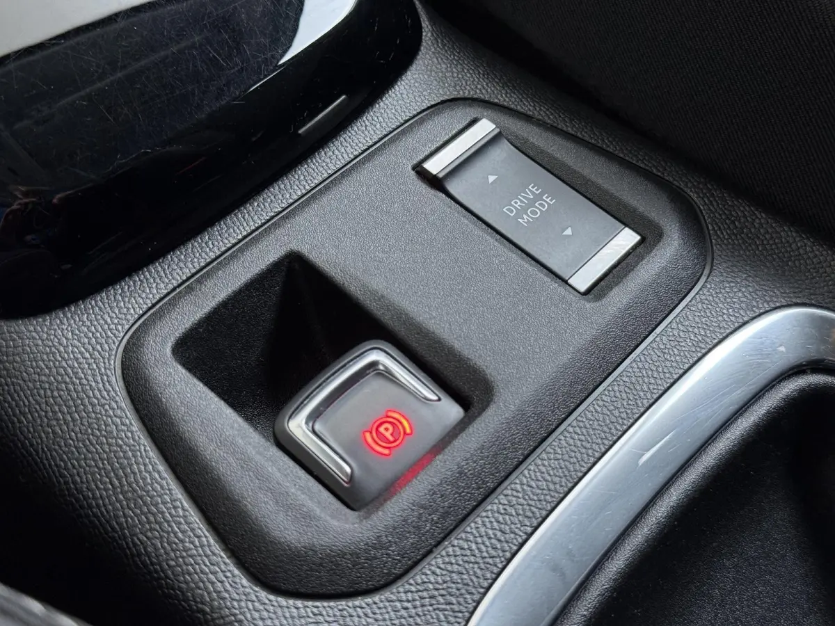 Elegance 50kWh | 1ste eigenaar | ACCU 90% | Winterpakket | Parkeersensoren | 17"LMV | Navigatie | AUTOMAAT