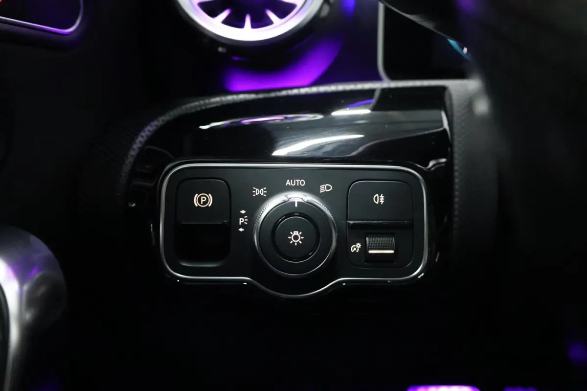 220 AMG MULTIBEAM/VIRTUAL/SFEER/LEER+S.VERWARMING+MEMORY/19"/CAM/ACC/ECC/12 MDN GARANTIE!