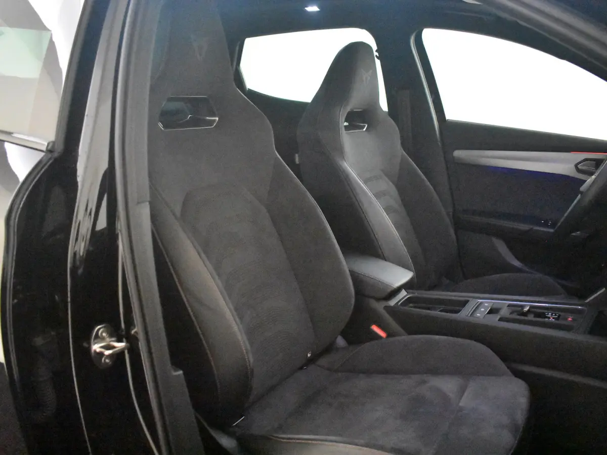 1.4 e-Hybrid VZ Tribe Edition l PanoDak l BEATS Audio l Elektr. Stoel inc Memory l Area View l 19" Exclusive l Side Assist l