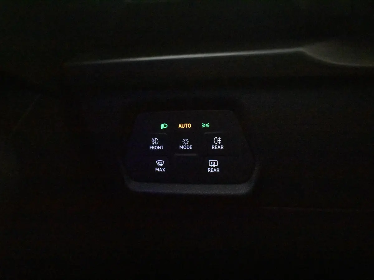 1.4 e-Hybrid VZ Tribe Edition l PanoDak l BEATS Audio l Elektr. Stoel inc Memory l Area View l 19" Exclusive l Side Assist l