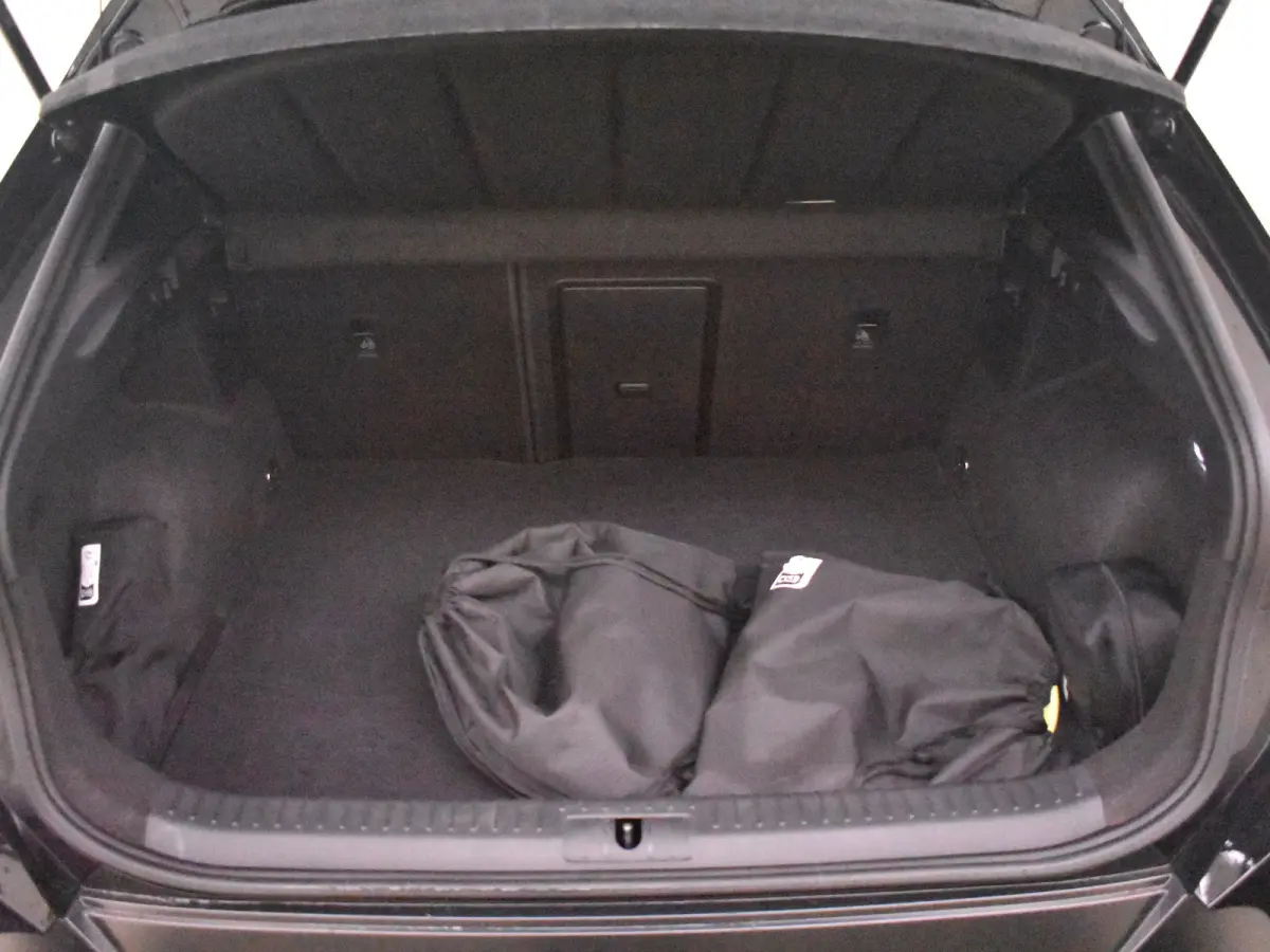 1.4 e-Hybrid VZ Tribe Edition l PanoDak l BEATS Audio l Elektr. Stoel inc Memory l Area View l 19" Exclusive l Side Assist l