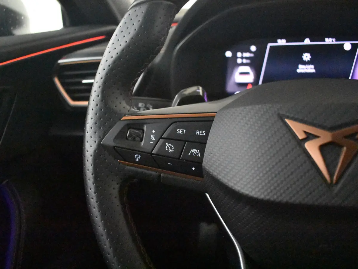 1.4 e-Hybrid VZ Tribe Edition l PanoDak l BEATS Audio l Elektr. Stoel inc Memory l Area View l 19" Exclusive l Side Assist l