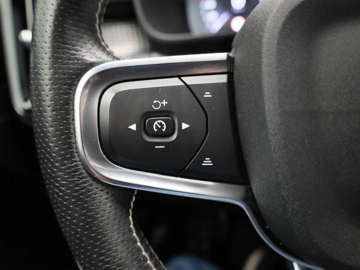 1.5 T4 R-Design | PANORAMADAK | HARMAN KARDON | STOEL-STUURWIELVERWARMING | CAMERA | NAVIGATIE