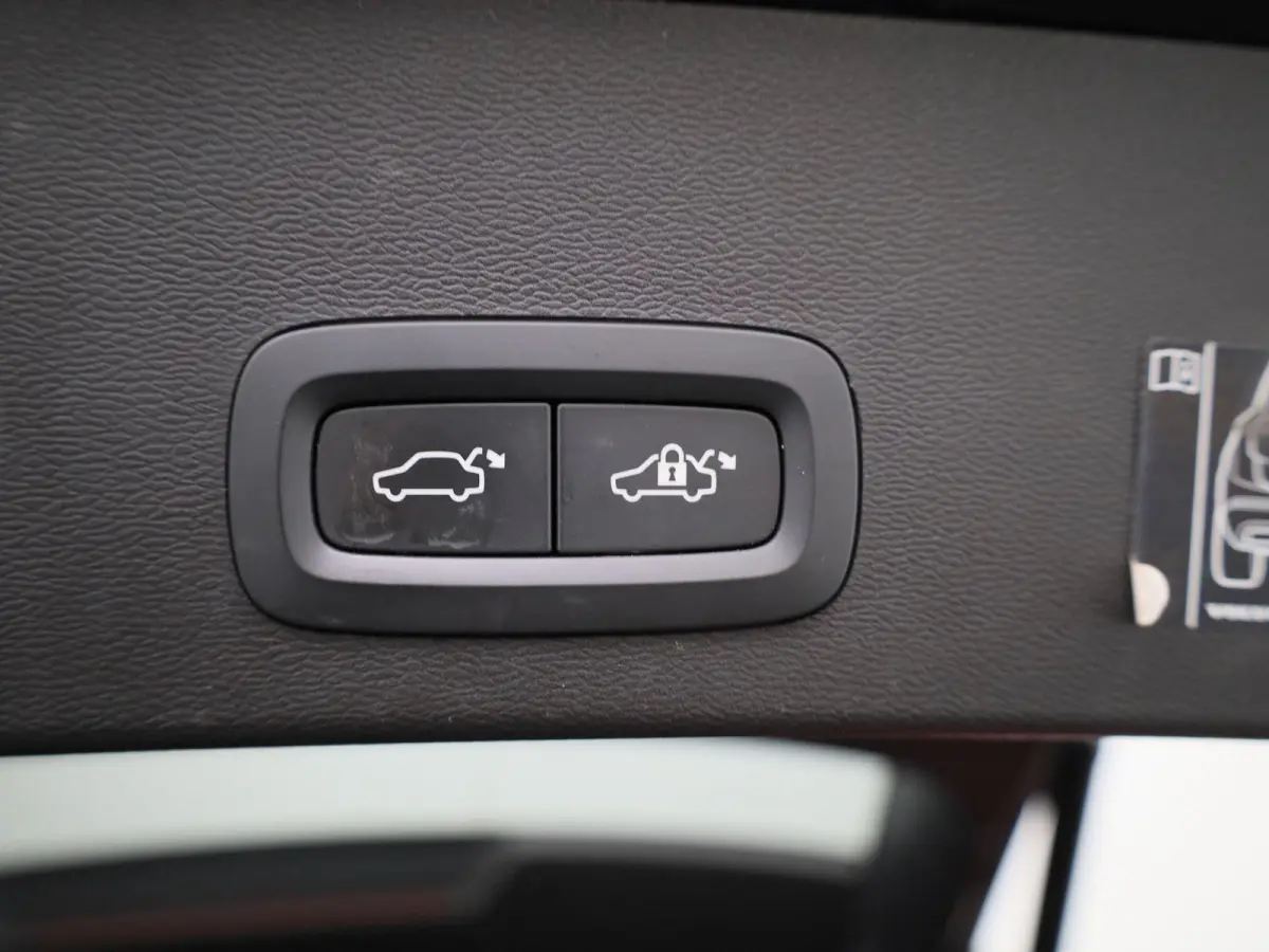 1.5 T4 R-Design | PANORAMADAK | HARMAN KARDON | STOEL-STUURWIELVERWARMING | CAMERA | NAVIGATIE