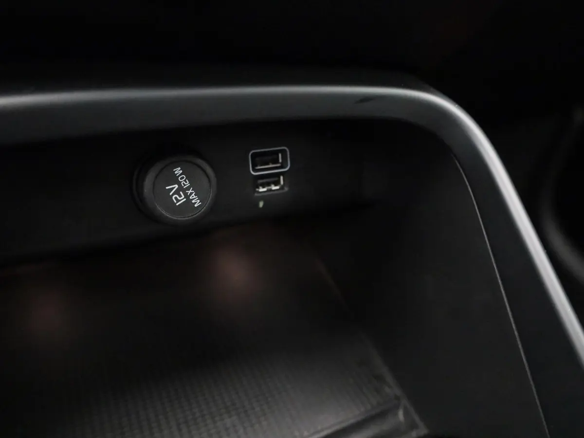 1.5 T4 R-Design | PANORAMADAK | HARMAN KARDON | STOEL-STUURWIELVERWARMING | CAMERA | NAVIGATIE