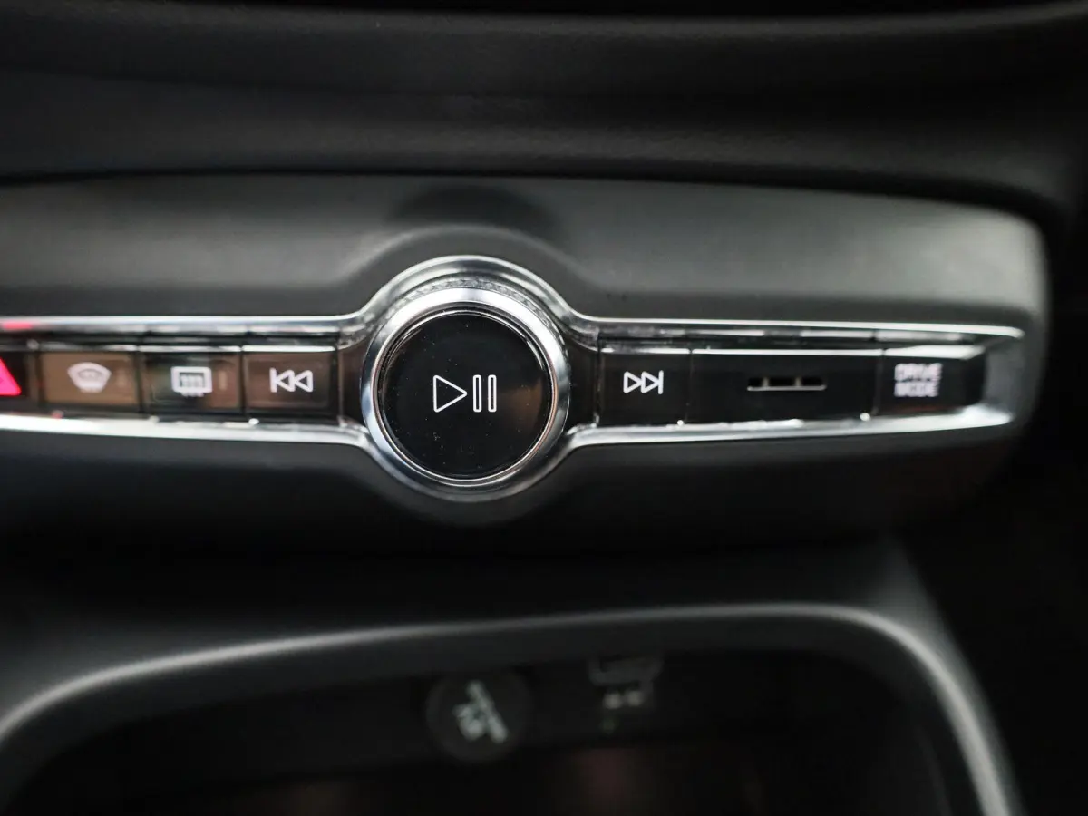 1.5 T4 R-Design | PANORAMADAK | HARMAN KARDON | STOEL-STUURWIELVERWARMING | CAMERA | NAVIGATIE