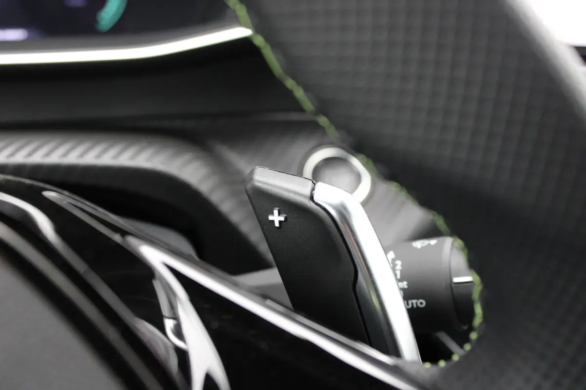 1.2 Hybrid GT | Automaat | NL auto | 360 camera | Keyless | Navigatie  | Apple carplay & Android auto |