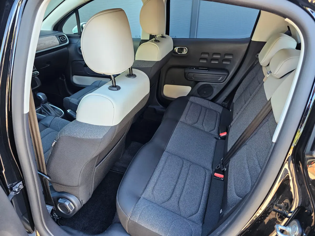 1.2 PureTech Feel Edition Automaat Android Auto/Apple Carplay | Navigatie | Camera | Comfort Stoelen | Climate Control | Two Tone