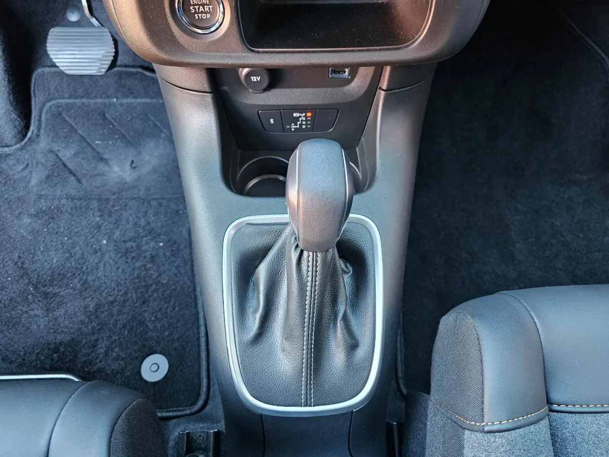 1.2 PureTech Feel Edition Automaat Android Auto/Apple Carplay | Navigatie | Camera | Comfort Stoelen | Climate Control | Two Tone