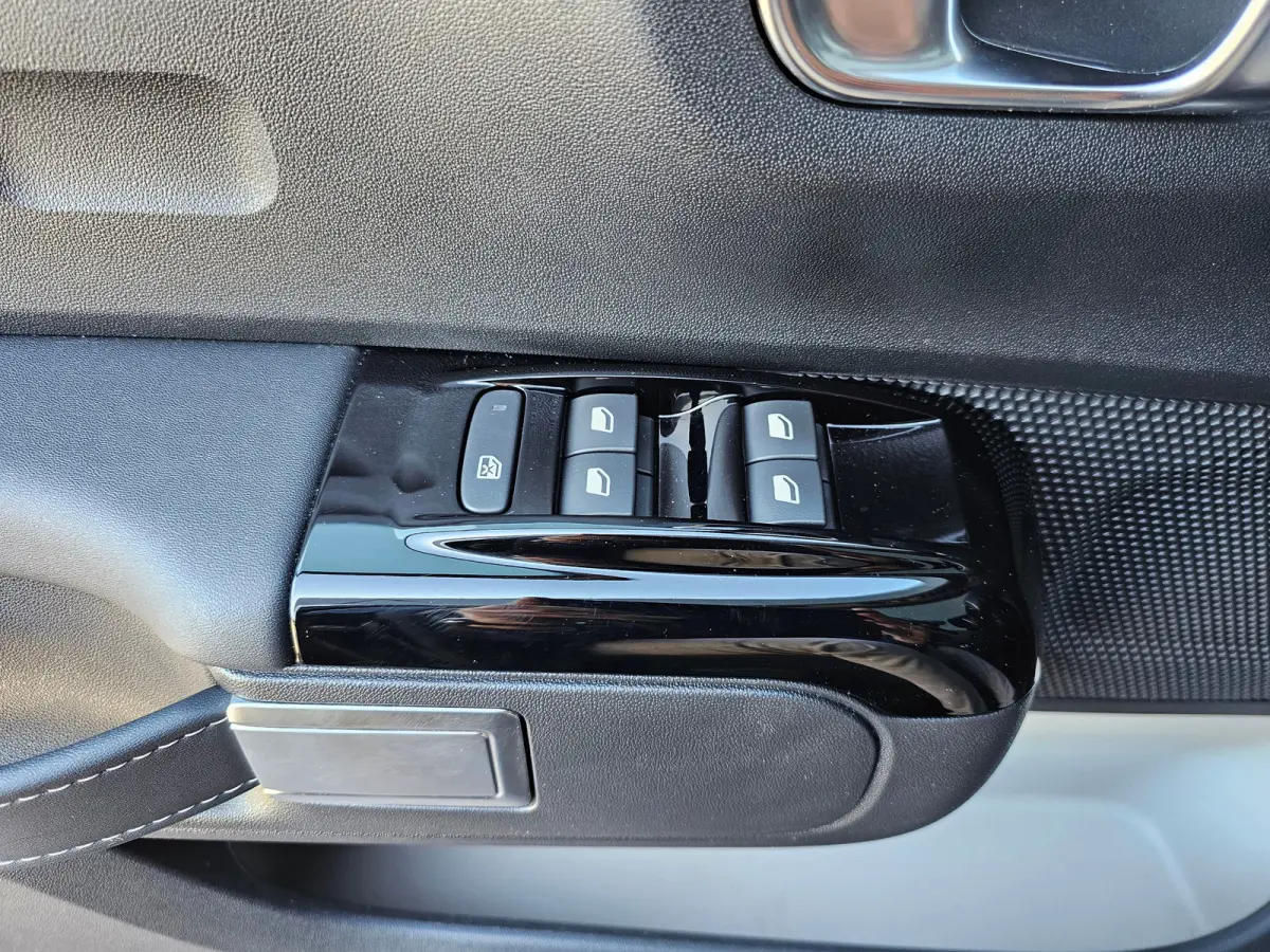 1.2 PureTech Feel Edition Automaat Android Auto/Apple Carplay | Navigatie | Camera | Comfort Stoelen | Climate Control | Two Tone