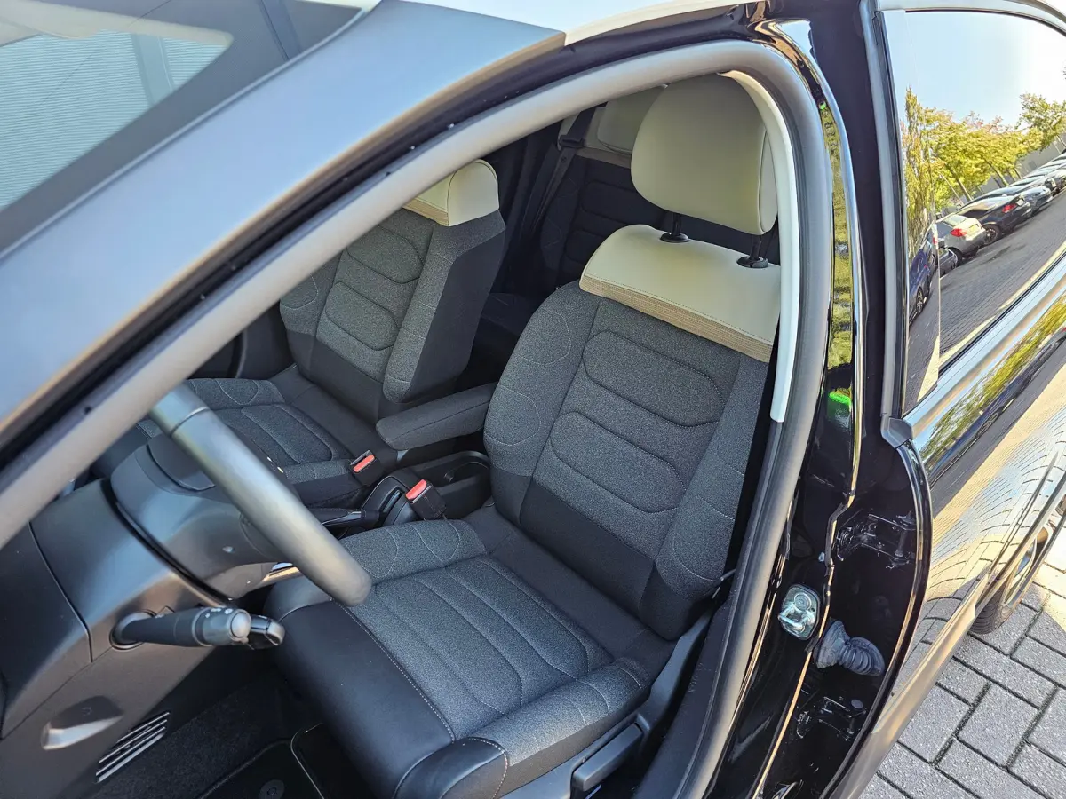 1.2 PureTech Feel Edition Automaat Android Auto/Apple Carplay | Navigatie | Camera | Comfort Stoelen | Climate Control | Two Tone