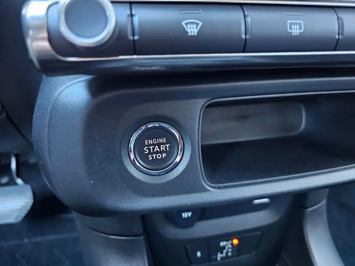 1.2 PureTech Feel Edition Automaat Android Auto/Apple Carplay | Navigatie | Camera | Comfort Stoelen | Climate Control | Two Tone