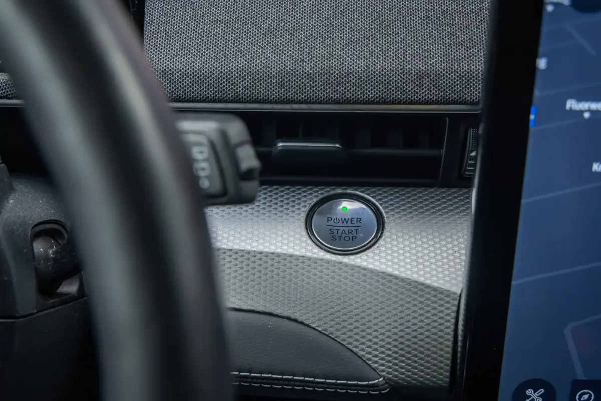 RWD 75 kWh | Panoramadak | LEDER | Apple Carplay | L.M. Velgen | Trekhaak | Achteruitrijcamera | Airco (automatisch) | Apple Carplay/Android Auto|telefoonintegratie premium
