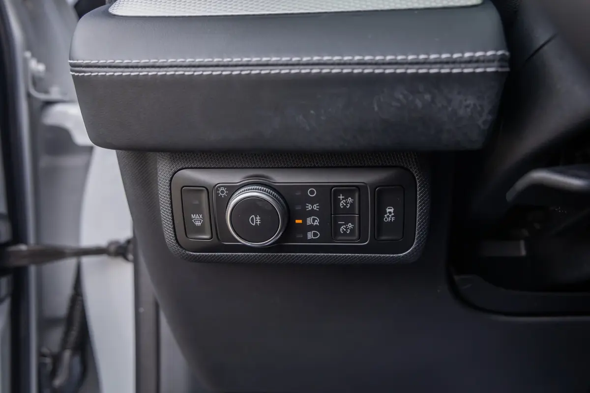 RWD 75 kWh | Panoramadak | LEDER | Apple Carplay | L.M. Velgen | Trekhaak | Achteruitrijcamera | Airco (automatisch) | Apple Carplay/Android Auto|telefoonintegratie premium