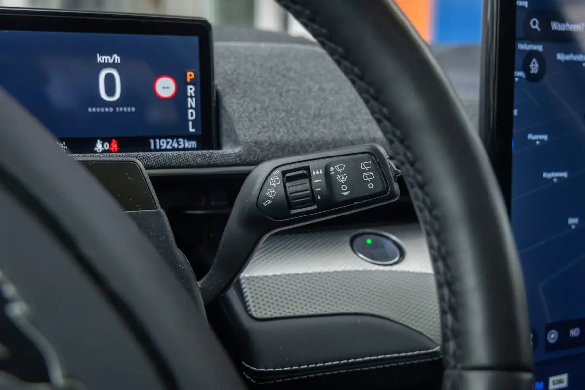 RWD 75 kWh | Panoramadak | LEDER | Apple Carplay | L.M. Velgen | Trekhaak | Achteruitrijcamera | Airco (automatisch) | Apple Carplay/Android Auto|telefoonintegratie premium