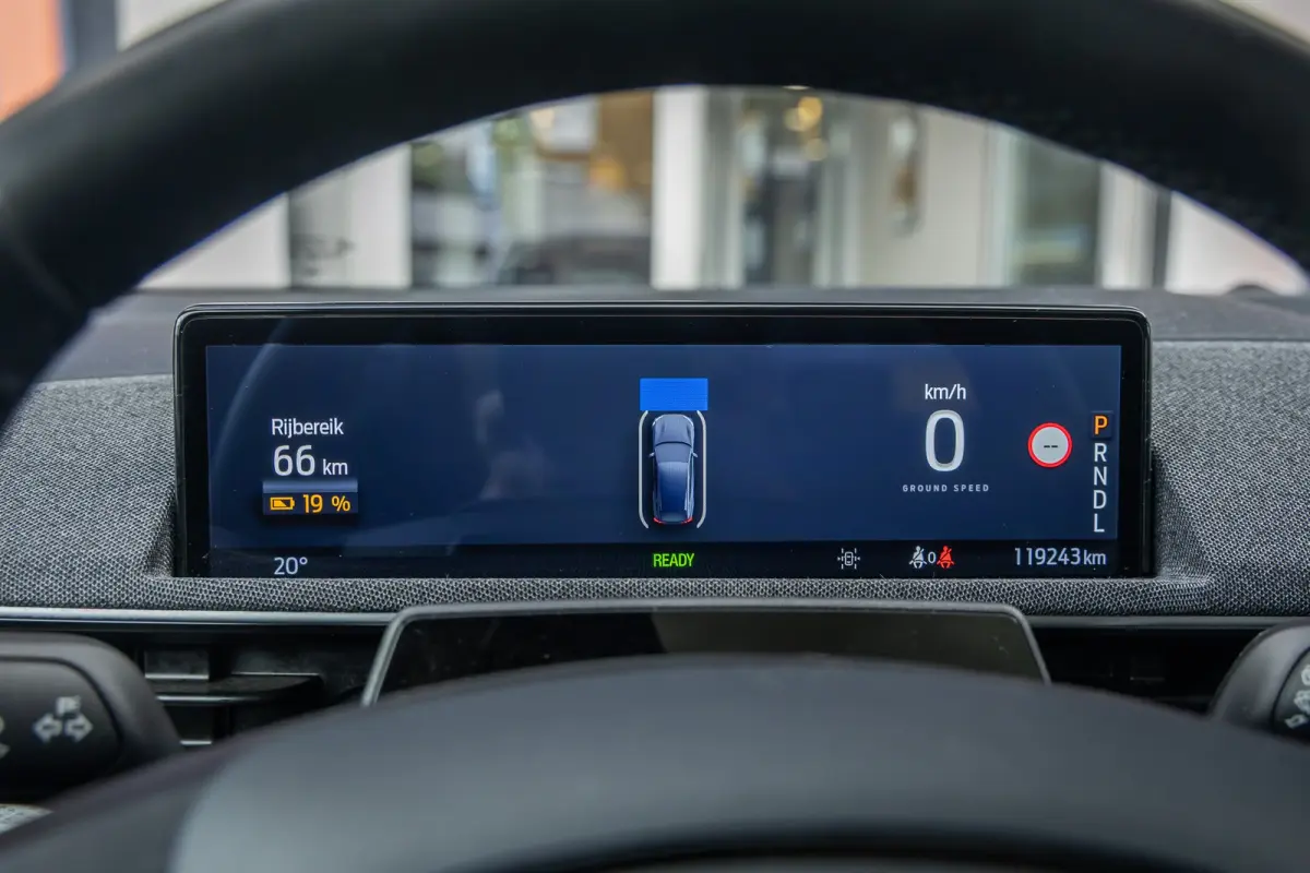 RWD 75 kWh | Panoramadak | LEDER | Apple Carplay | L.M. Velgen | Trekhaak | Achteruitrijcamera | Airco (automatisch) | Apple Carplay/Android Auto|telefoonintegratie premium