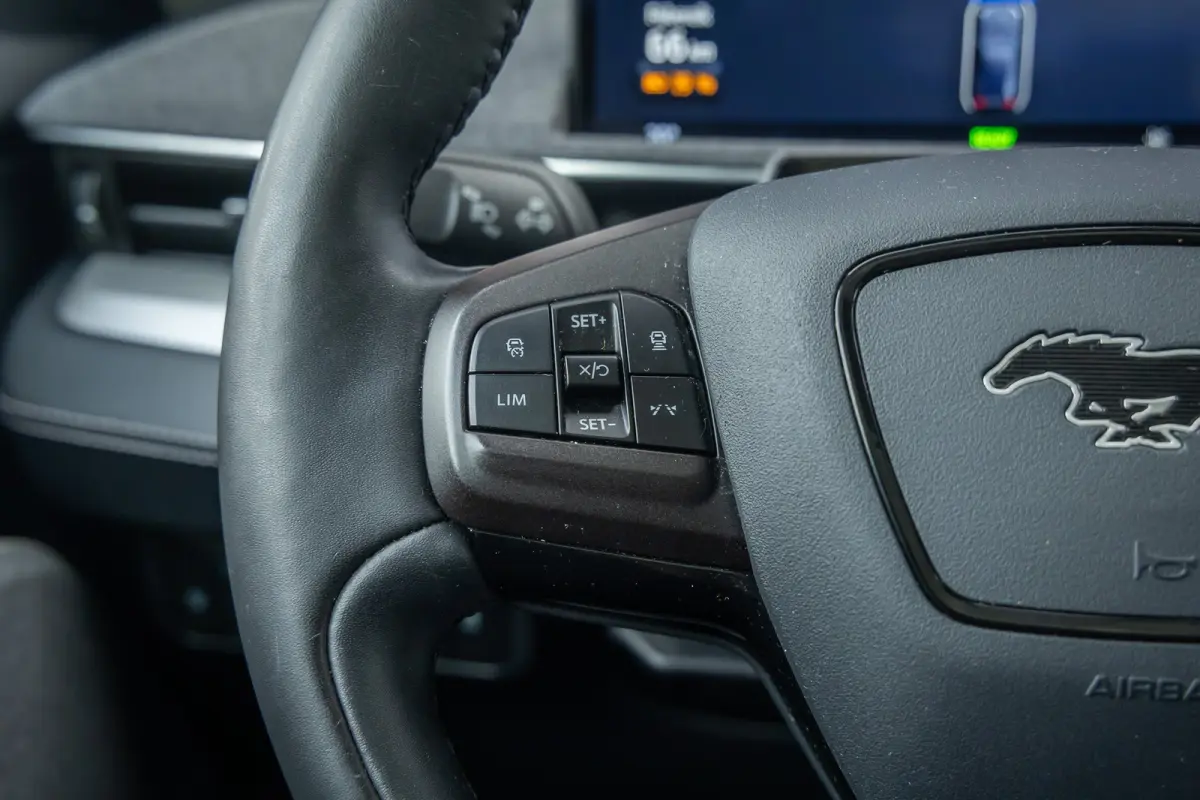 RWD 75 kWh | Panoramadak | LEDER | Apple Carplay | L.M. Velgen | Trekhaak | Achteruitrijcamera | Airco (automatisch) | Apple Carplay/Android Auto|telefoonintegratie premium