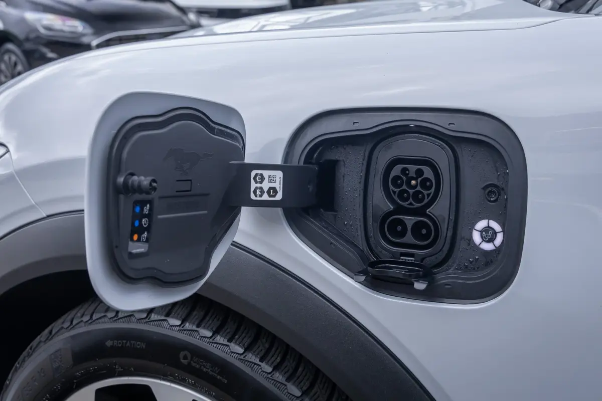 RWD 75 kWh | Panoramadak | LEDER | Apple Carplay | L.M. Velgen | Trekhaak | Achteruitrijcamera | Airco (automatisch) | Apple Carplay/Android Auto|telefoonintegratie premium