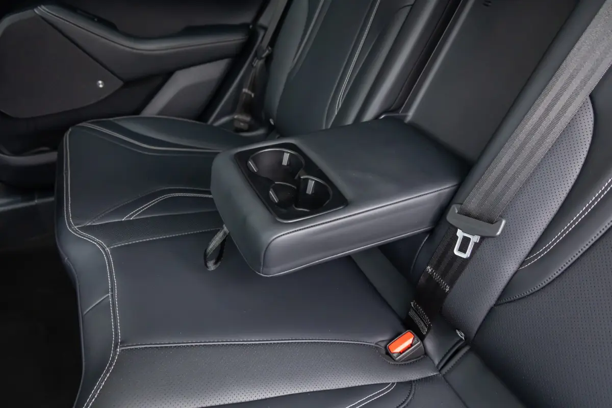 RWD 75 kWh | Panoramadak | LEDER | Apple Carplay | L.M. Velgen | Trekhaak | Achteruitrijcamera | Airco (automatisch) | Apple Carplay/Android Auto|telefoonintegratie premium