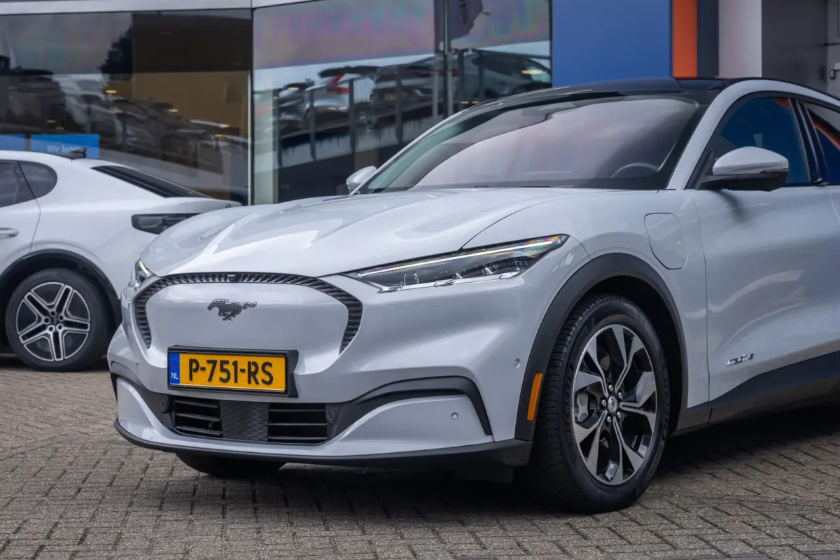 RWD 75 kWh | Panoramadak | LEDER | Apple Carplay | L.M. Velgen | Trekhaak | Achteruitrijcamera | Airco (automatisch) | Apple Carplay/Android Auto|telefoonintegratie premium