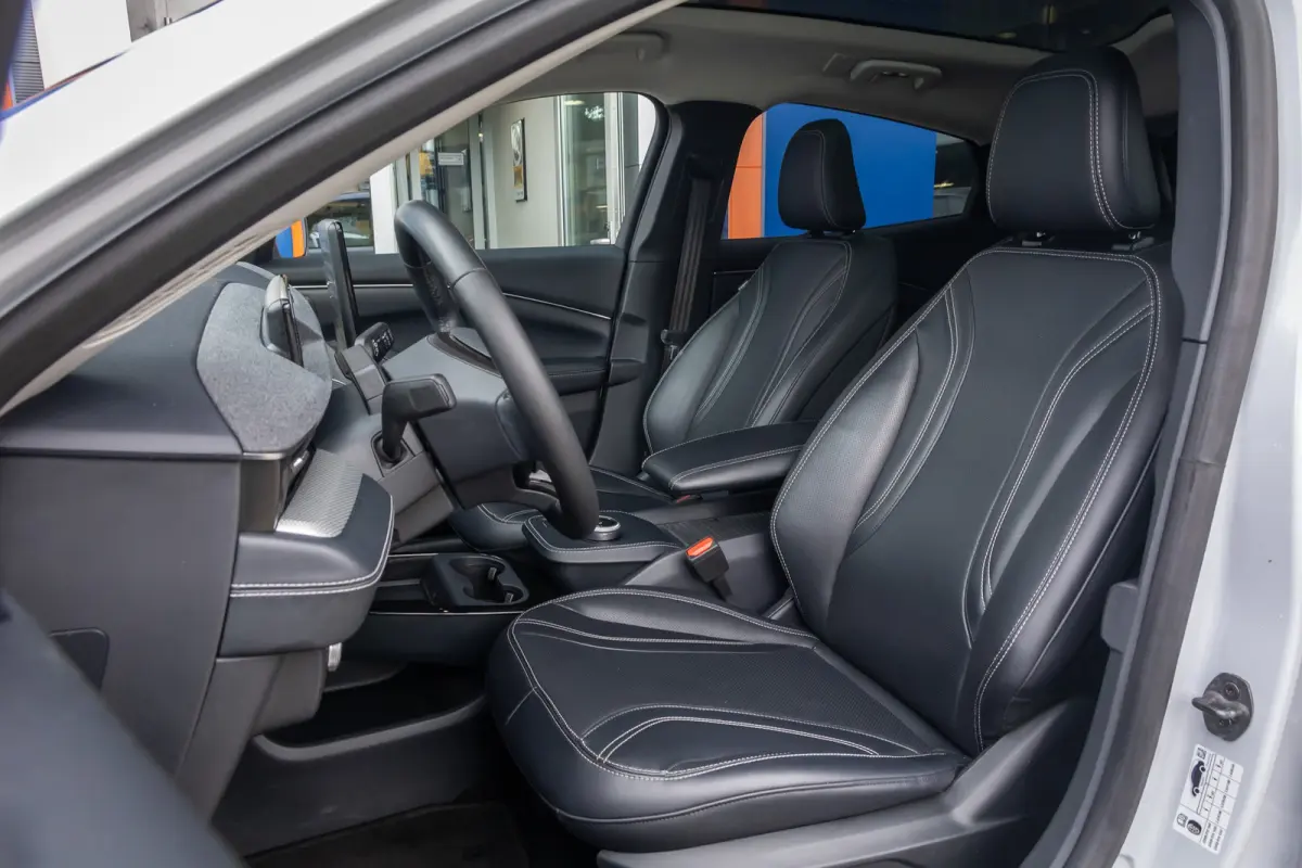RWD 75 kWh | Panoramadak | LEDER | Apple Carplay | L.M. Velgen | Trekhaak | Achteruitrijcamera | Airco (automatisch) | Apple Carplay/Android Auto|telefoonintegratie premium