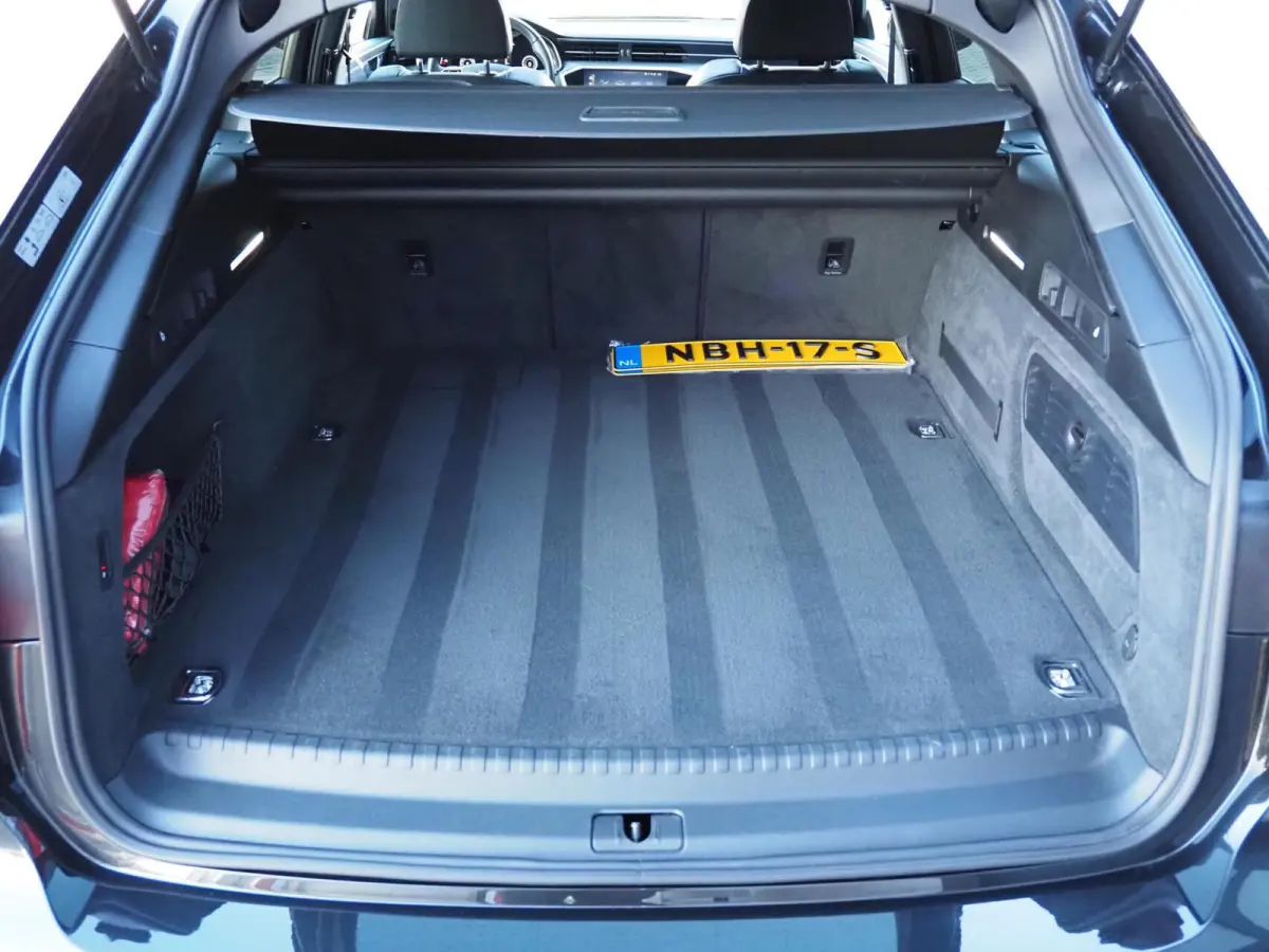 55 TFSI e S-Line Quattro Competition | Pano | B&O | Head-Up | Memory | Digital Dash | Matrix Led | Adaptive Cruise | Trekhaak | Leder - Alcantara | Camera | Carplay | Keyless | Stoelverwarmi