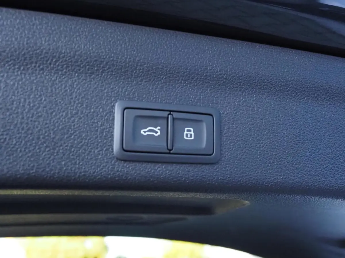 55 TFSI e S-Line Quattro Competition | Pano | B&O | Head-Up | Memory | Digital Dash | Matrix Led | Adaptive Cruise | Trekhaak | Leder - Alcantara | Camera | Carplay | Keyless | Stoelverwarmi